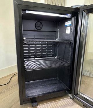 Nevera Monster con luz