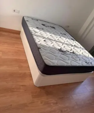 Canapé blanco de tela