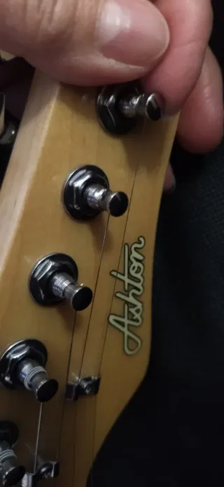 Guitarra Eléctrica Ashton y complementos