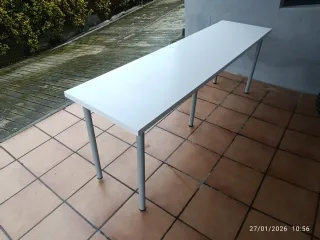 Mesa de escritorio blanca metálica