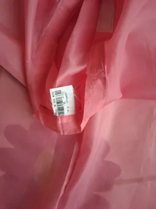 Capa de peluquería rosa con flores