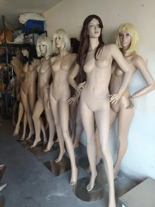 Manichini donna realistici beige