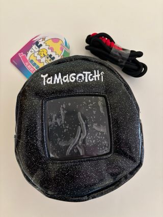 Mini Mochila Tamagotchi (efecto piel) y accesorio