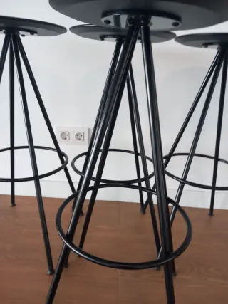 Taburete Nuta Negro Metal