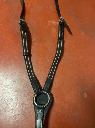 Pechopetral de cuero negro