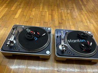 Pareja Tocadiscos DJ Stanton T50