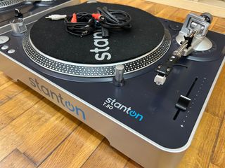 Pareja Tocadiscos DJ Stanton T50