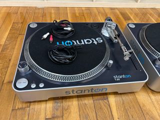 Pareja Tocadiscos DJ Stanton T50