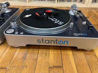Pareja Tocadiscos DJ Stanton T50