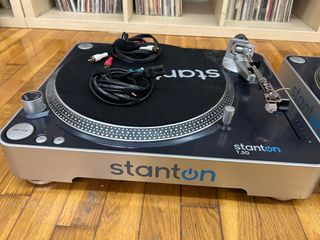 Pareja Tocadiscos DJ Stanton T50