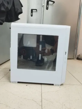 Caja PC Blanca con Fuente de Alimentación