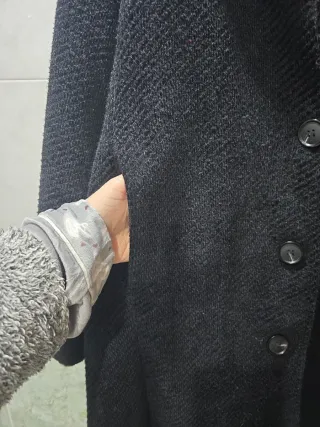 Elegante abrigo negro mujer