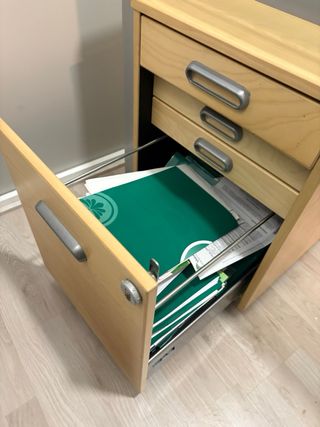 Mesa estudio cristal y cajonera madera