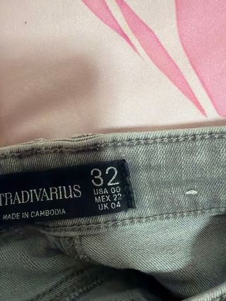 Pantalón pitillo gris