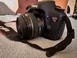 Cámara Canon EOS 70D + Objetivo 50mm f/1.4