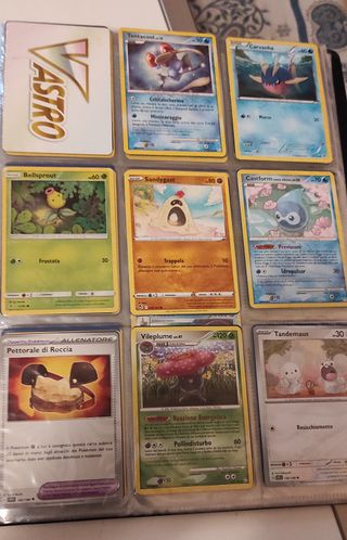 Collezione 161 carte Pokemon + 2 raccoglitori
