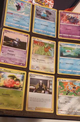 Collezione 161 carte Pokemon + 2 raccoglitori