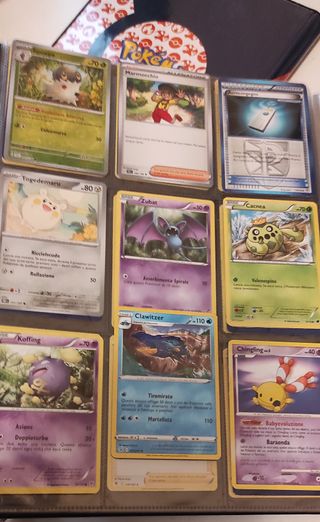 Collezione 161 carte Pokemon + 2 raccoglitori