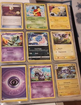 Collezione 161 carte Pokemon + 2 raccoglitori