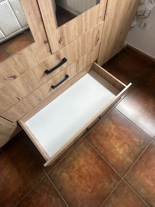 Armario 4 puertas y 3 cajones madera