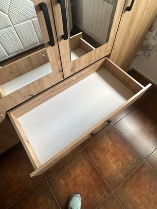 Armario 4 puertas y 3 cajones madera