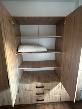 Armario 4 puertas y 3 cajones madera