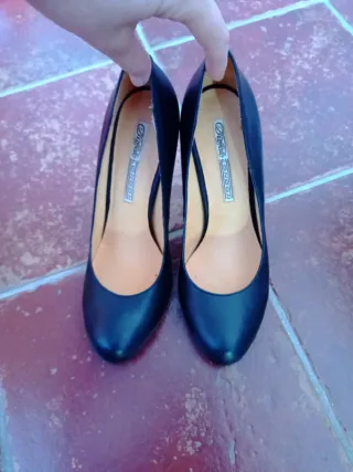 Zapatos de tacón negros para mujer