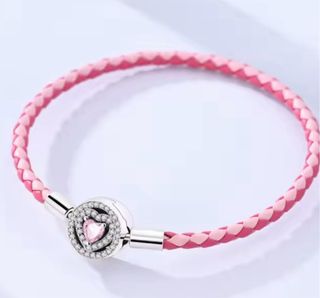 Pulsera trenzada rosa con cierre de corazón