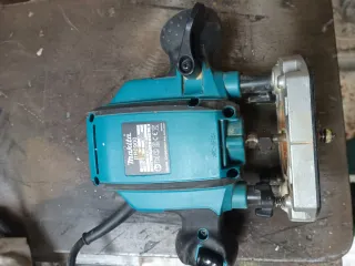 Fresadora Makita RP0900