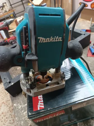Fresadora Makita RP0900