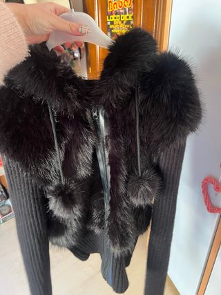 Giacca con cappuccio e pelo ecologico