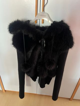 Giacca con cappuccio e pelo ecologico