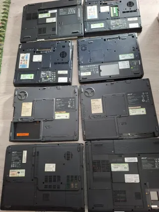 Lote de portátiles Acer y HP para piezas.