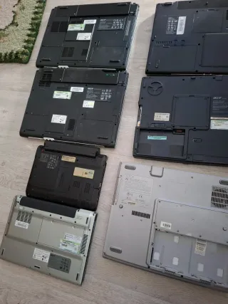 Lote de portátiles Acer y HP para piezas.