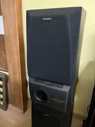 Minicadena Sony con 5 altavoces y mesa