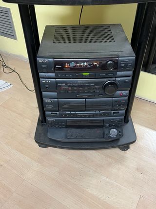 Minicadena Sony con 5 altavoces y mesa