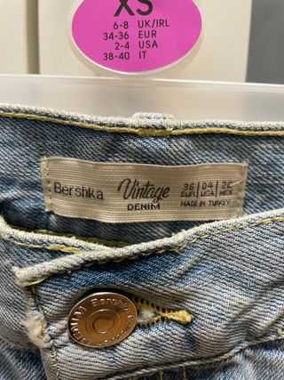 Pantalón vaquero Bershka desgastado Talla 36