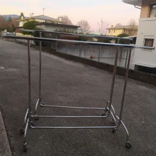 Stendini porta vestiti in metallo