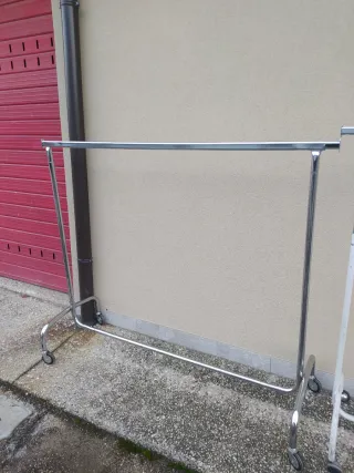 Stendini porta vestiti in metallo