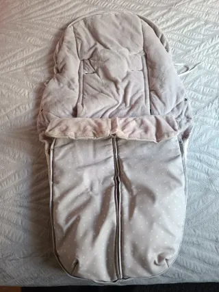 Funda para silla de bebé gris con estrellas