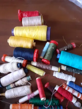 Kit Filo per Cucire e Accessori