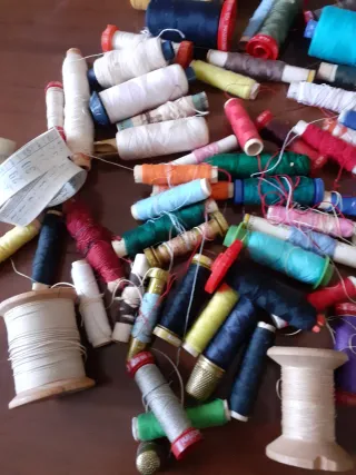 Kit Filo per Cucire e Accessori