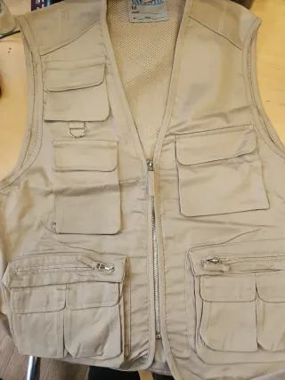 Chaleco beige multi-bolsillos