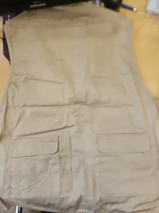 Chaleco beige multi-bolsillos