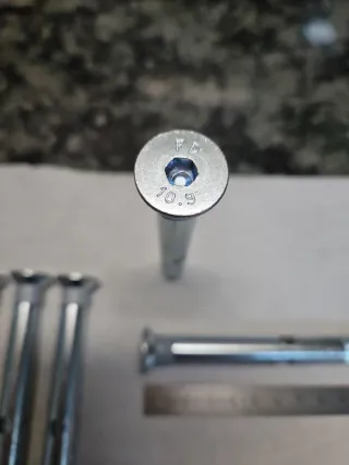 Anclajes metálicos. LLave Allen número 6.