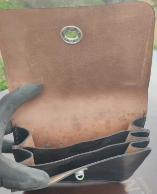 Maletín de cuero negro