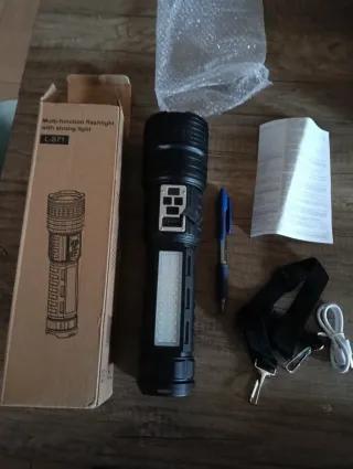 Linterna LED potente con luz lateral.Hasta 1 kilóm