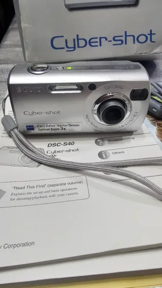 Sony Cyber-shot DSC-S40 Plata