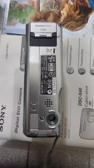 Sony Cyber-shot DSC-S40 Plata
