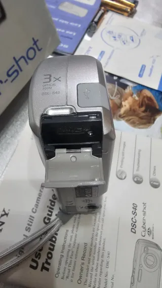 Sony Cyber-shot DSC-S40 Plata